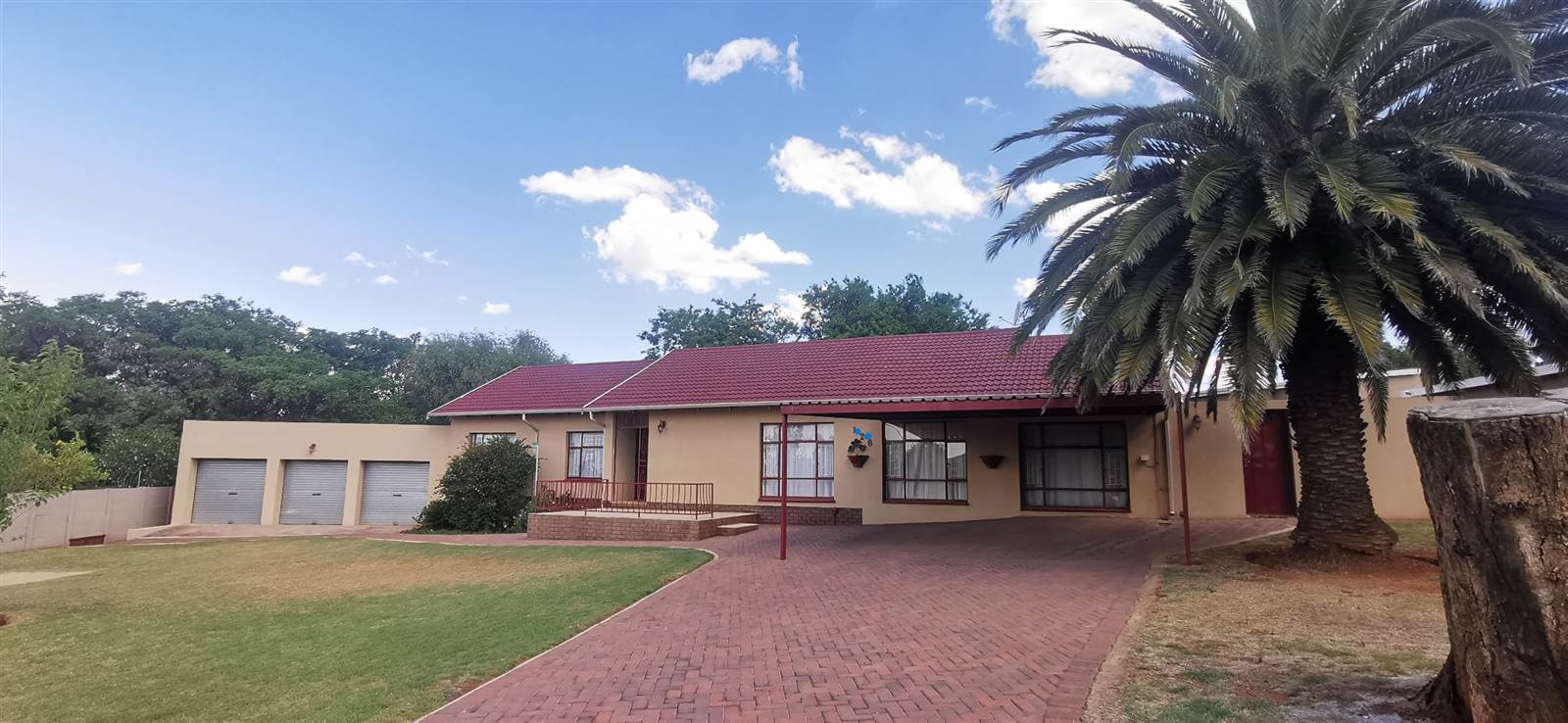 4 Bed House in Rensburg photo number 1