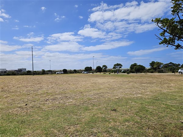 3 003 m² Land