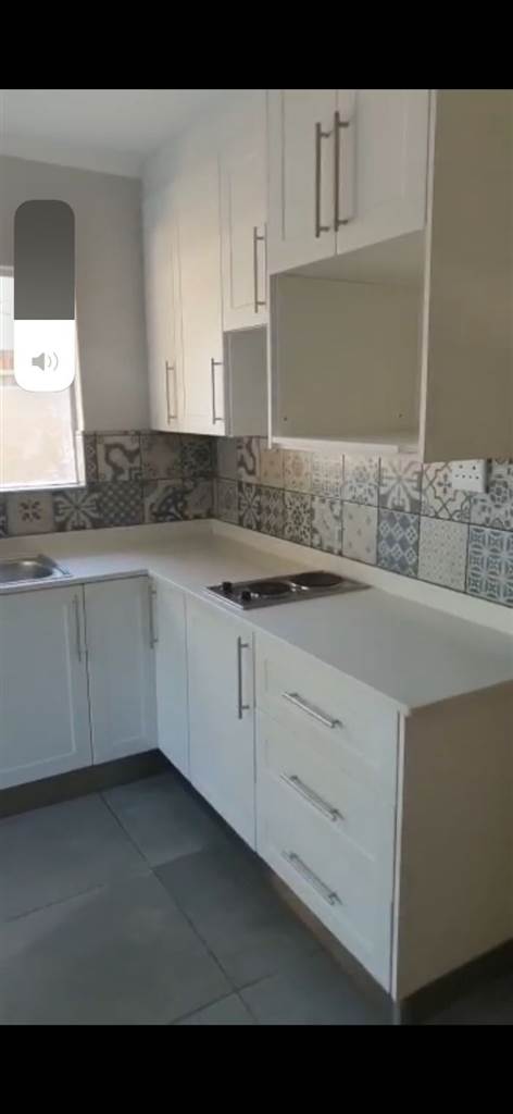 Bachelor apartment in Garsfontein photo number 1