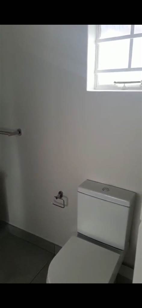 Bachelor apartment in Garsfontein photo number 17