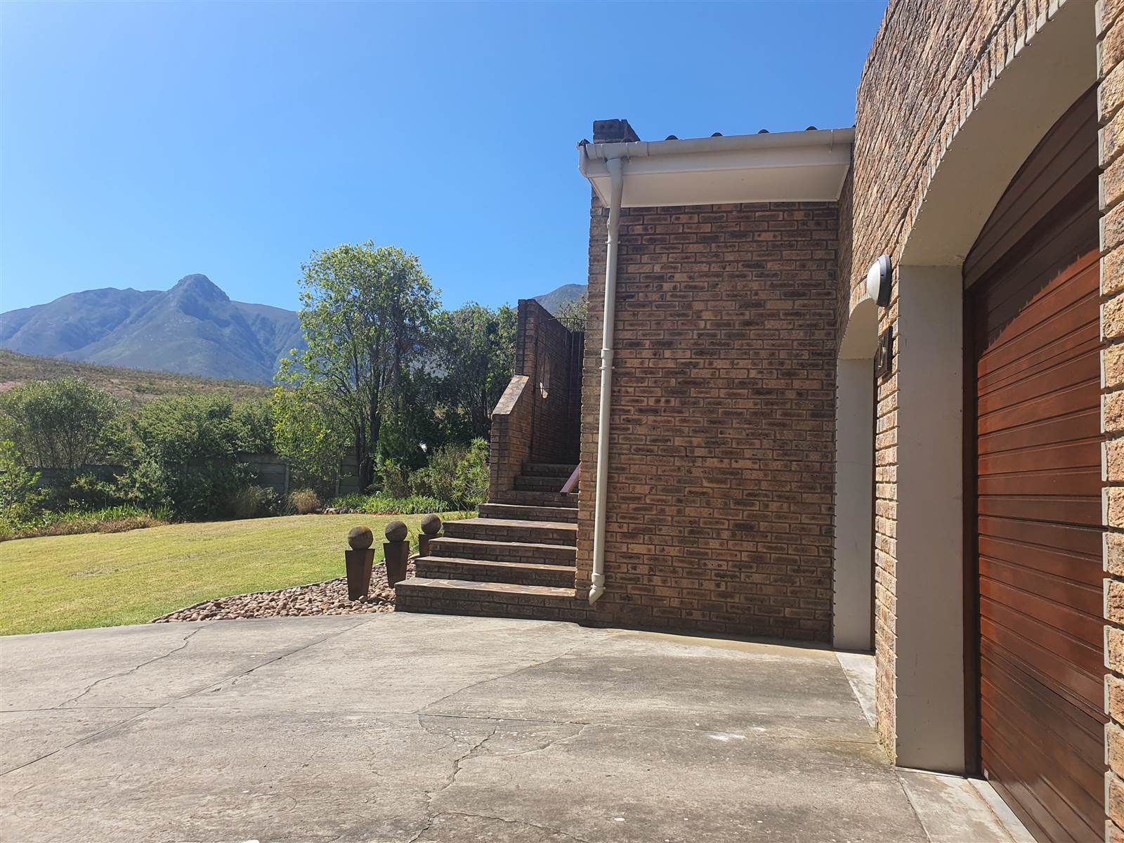 4 Bed House in Swellendam photo number 4
