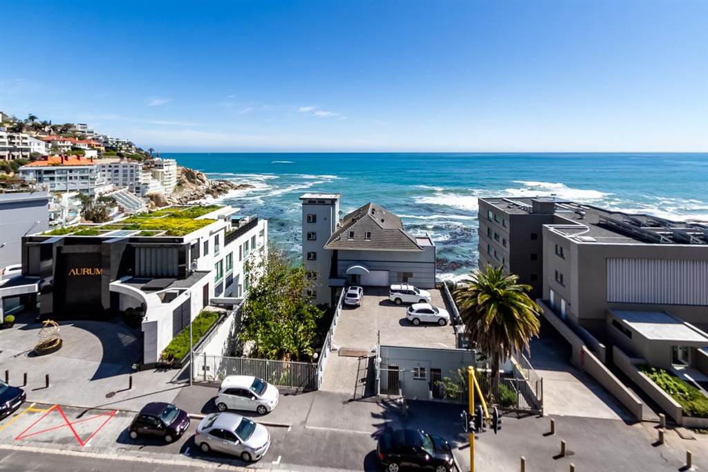 2 Bed Apartment in Bantry Bay photo number 15