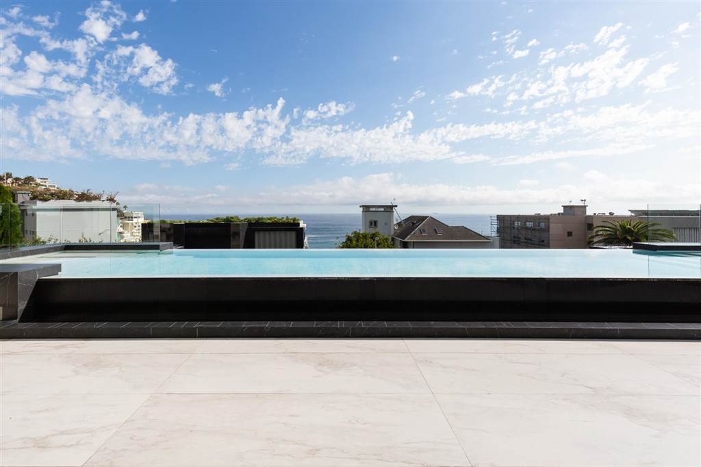 2 Bed Apartment in Bantry Bay photo number 23