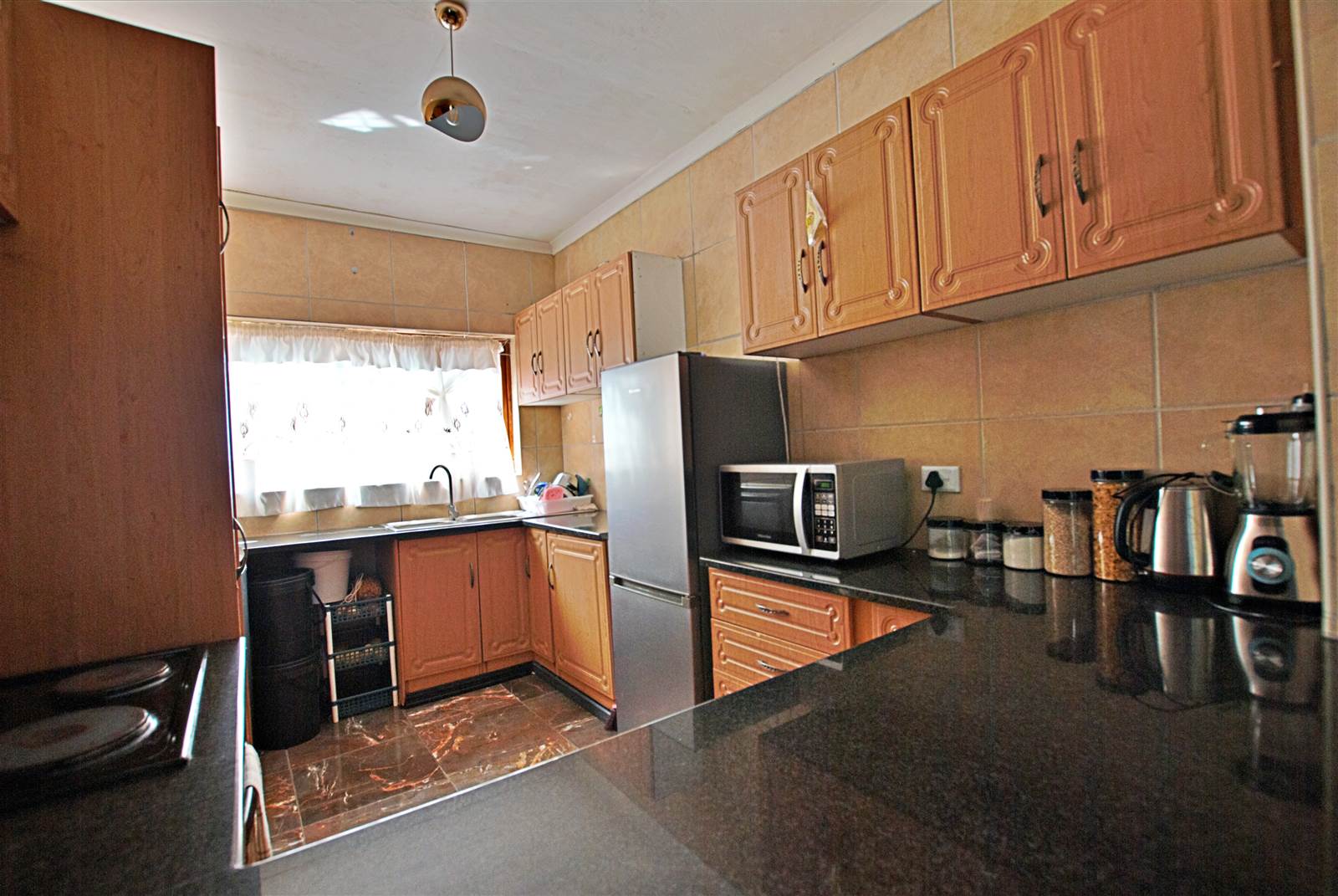 2 Bed Townhouse in Umkomaas photo number 5