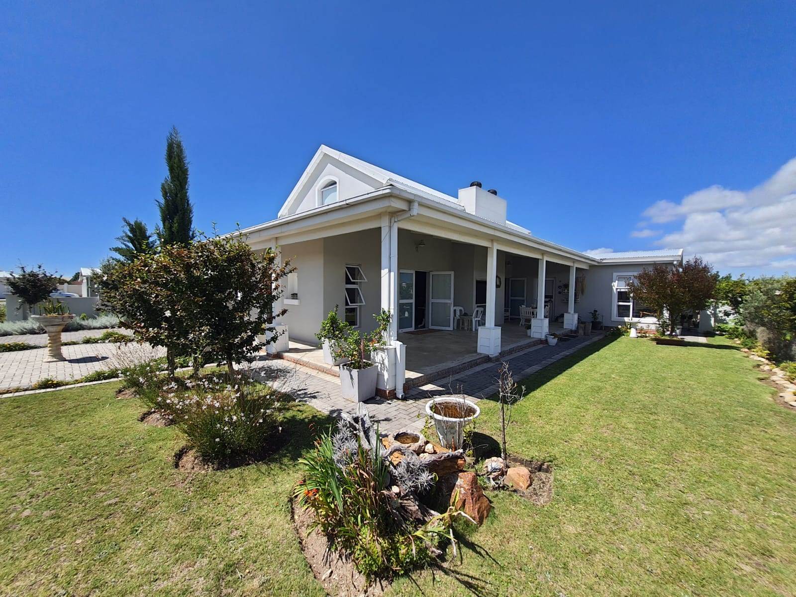 3 Bed House in Jeffreys Bay photo number 2