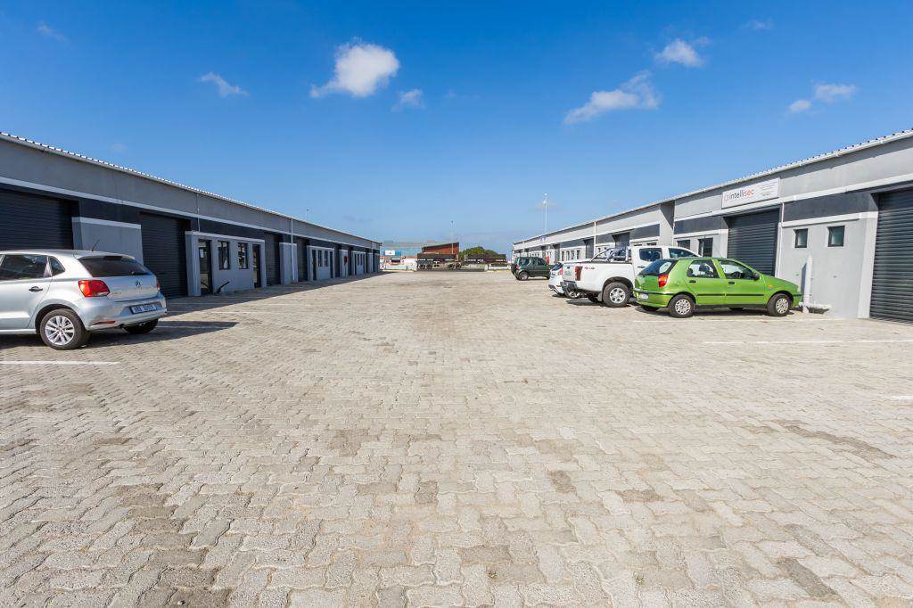 111  m² Commercial space in Alton photo number 8