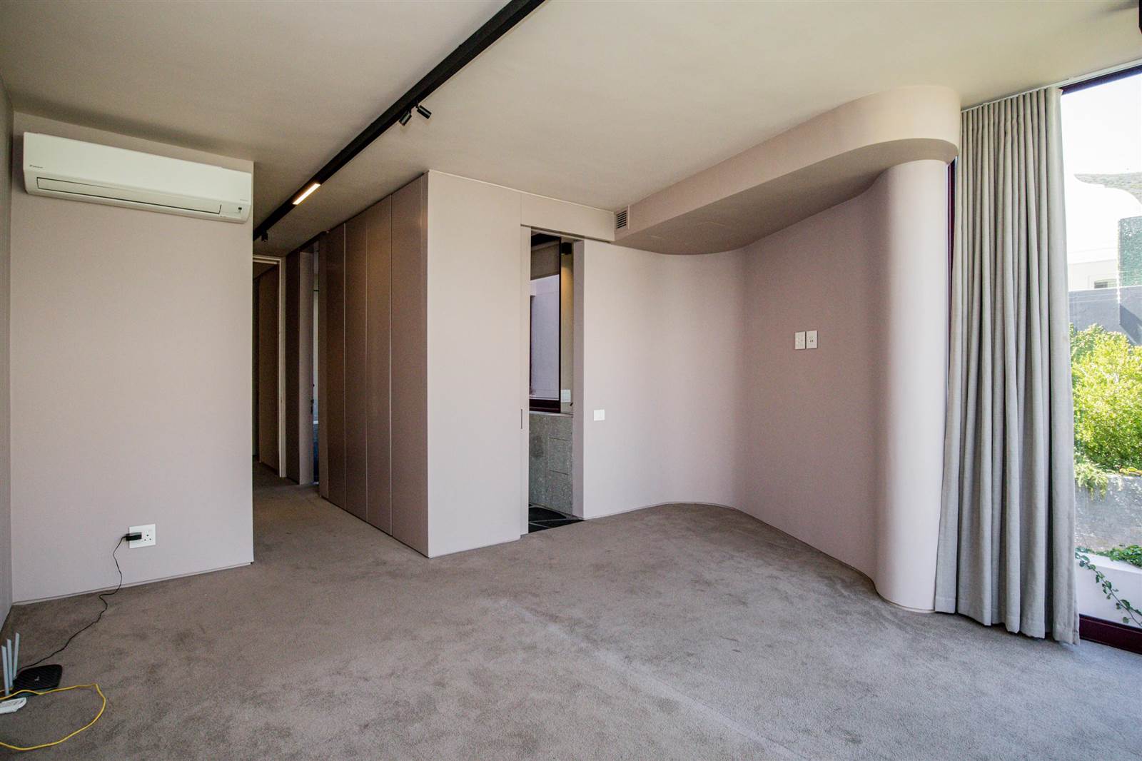 2 Bed Duplex in Fresnaye photo number 2