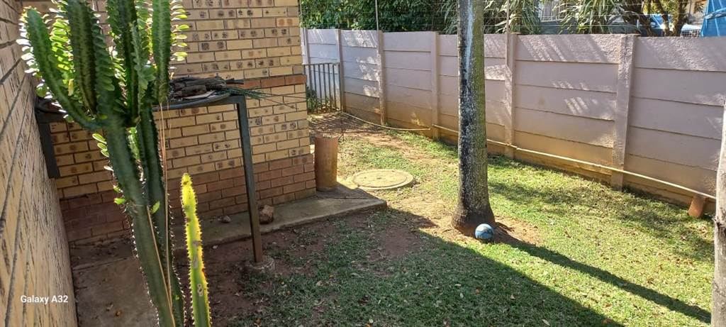 1 Bed Apartment in Louis Trichardt photo number 16