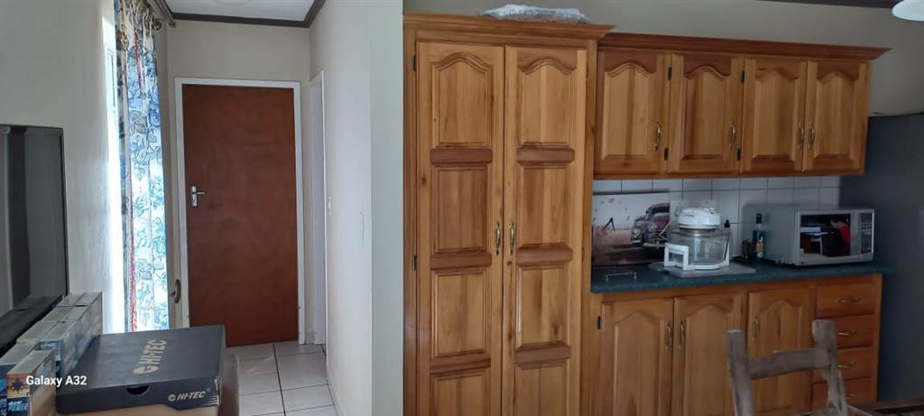 1 Bed Apartment in Louis Trichardt photo number 18