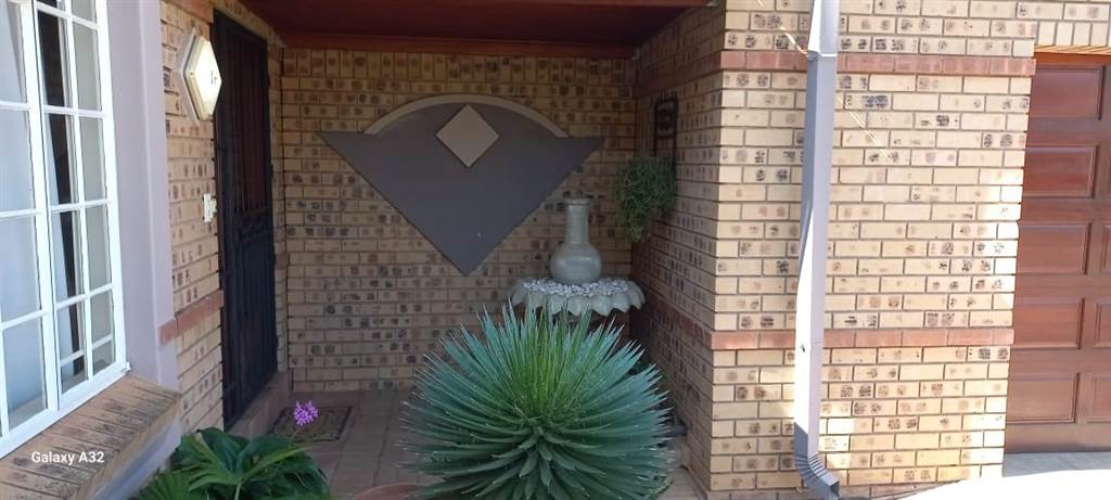 1 Bed Apartment in Louis Trichardt photo number 5
