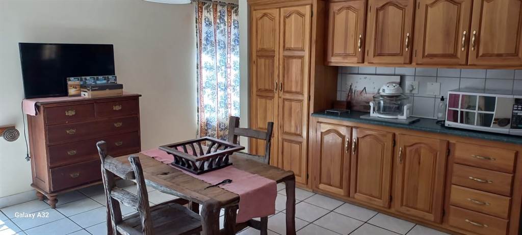 1 Bed Apartment in Louis Trichardt photo number 8