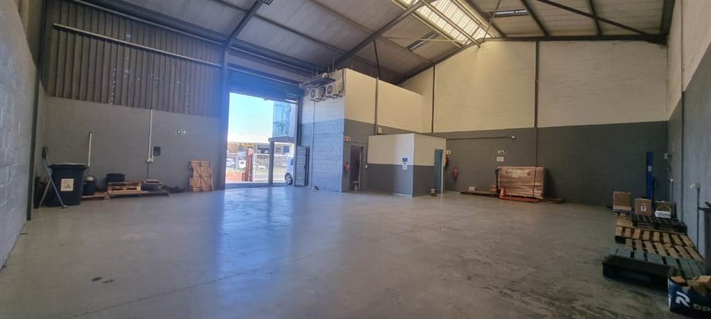 250  m² Industrial space in Airport Industria photo number 5