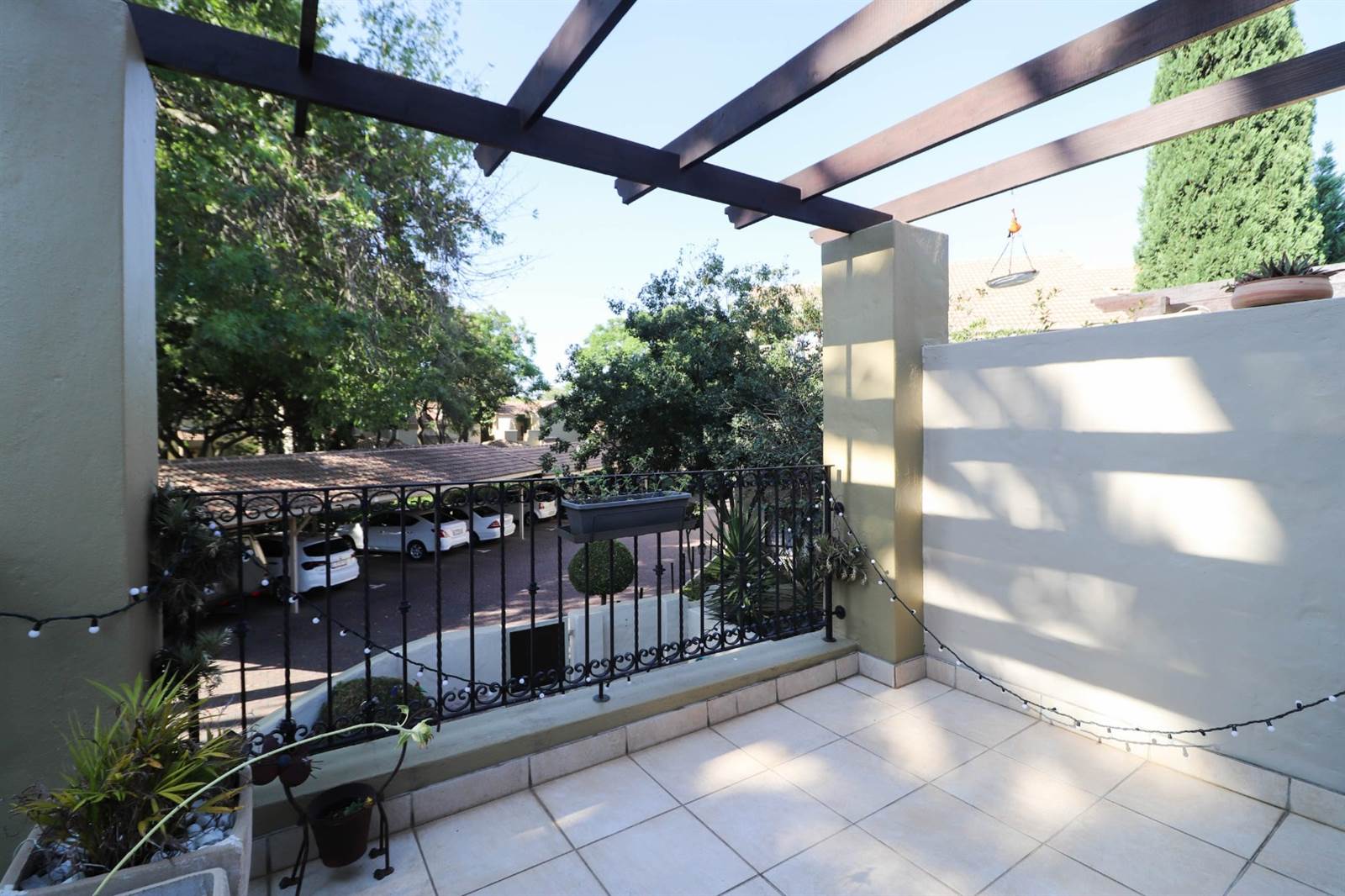 2 Bed Townhouse in Lonehill photo number 20