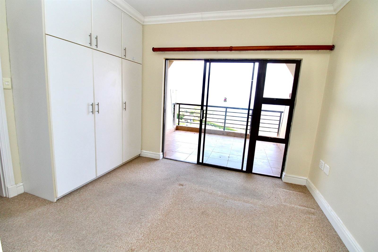 2 Bed Apartment in Bothas Hill photo number 11