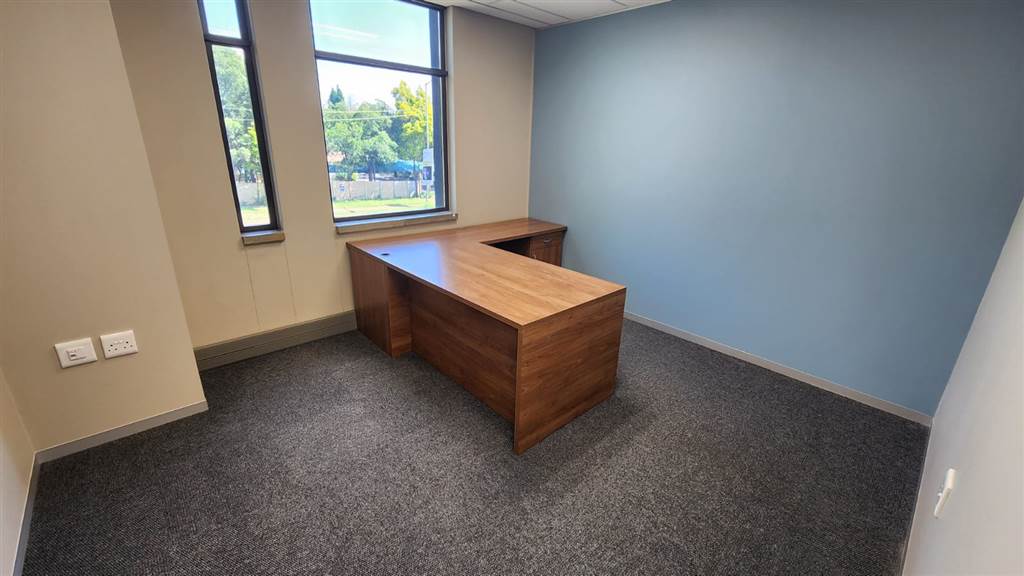 129  m² Commercial space in Lynnwood photo number 5