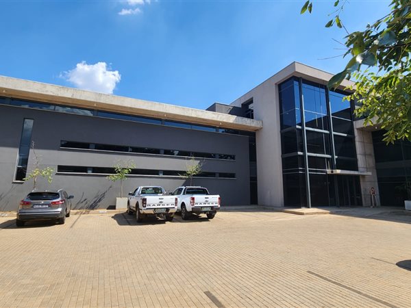 129  m² Commercial space