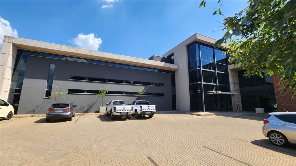 129  m² Commercial space in Lynnwood photo number 1