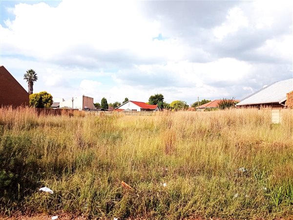 1080 m² Land available in Bakerton