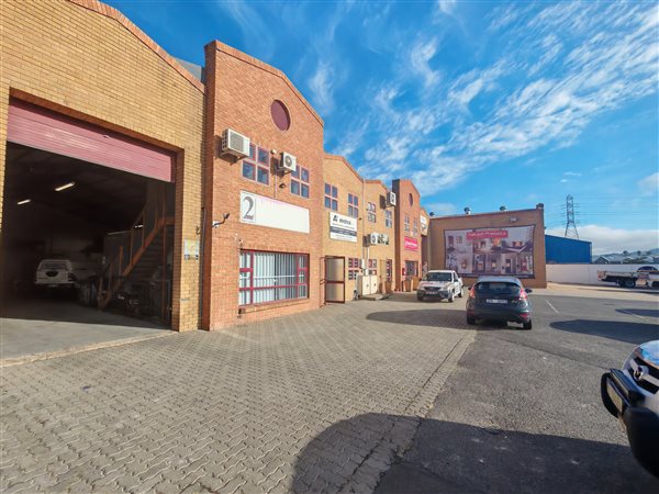 380 m² Industrial space 380 m² Industrial space