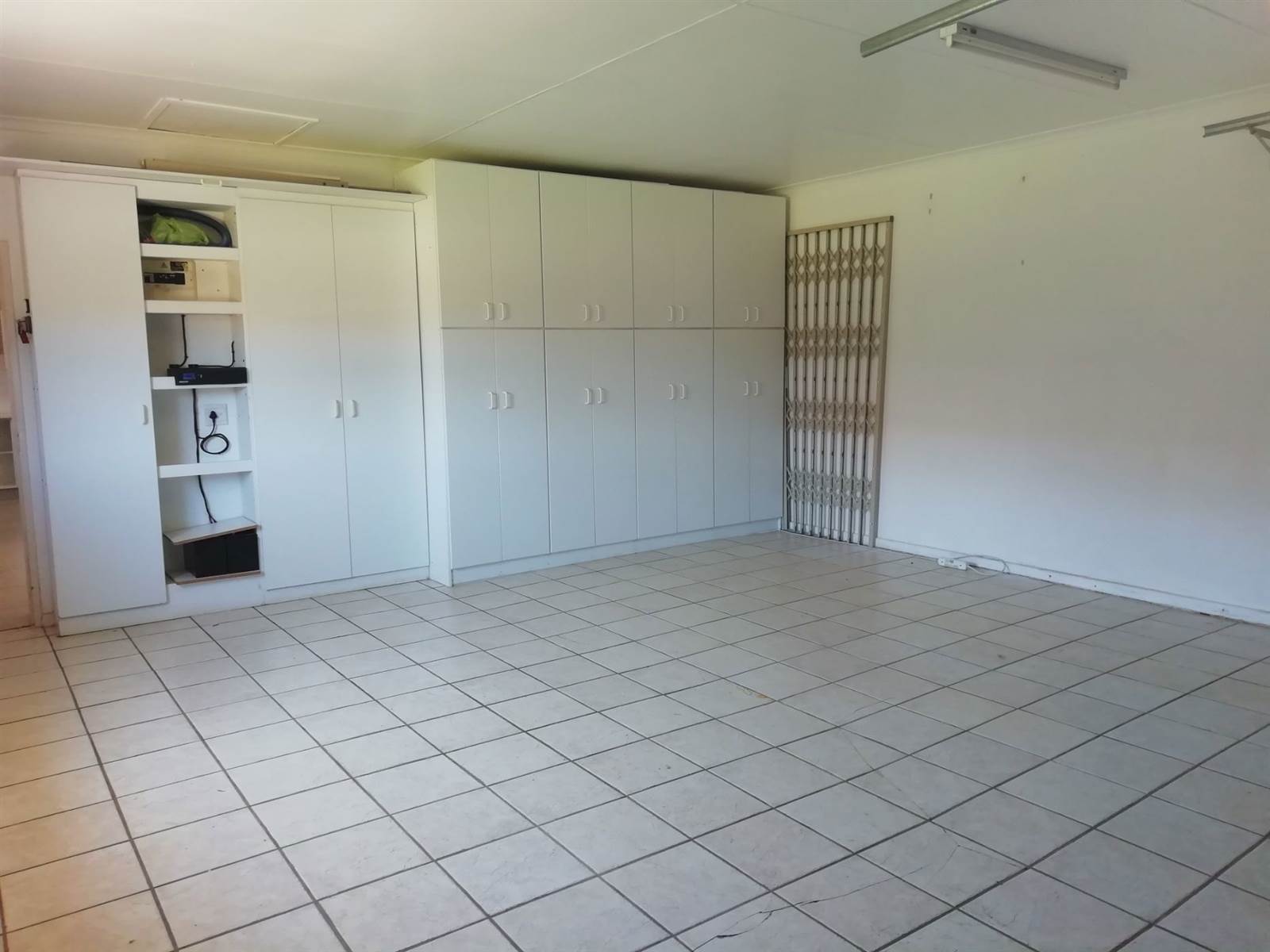 2 Bed Townhouse in Jeffreys Bay photo number 16