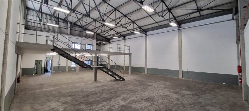 1094  m² Industrial space in Airport Industria photo number 8