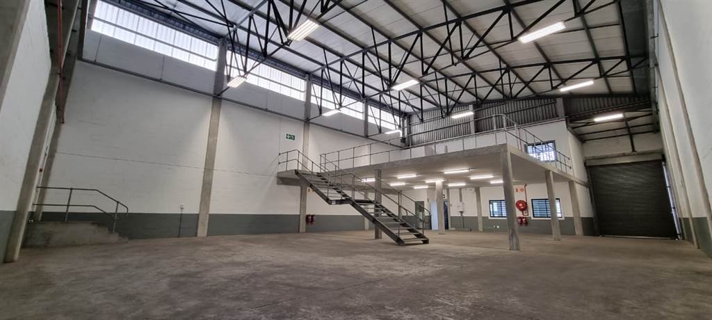 1094  m² Industrial space in Airport Industria photo number 3