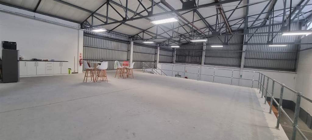 1094  m² Industrial space in Airport Industria photo number 13