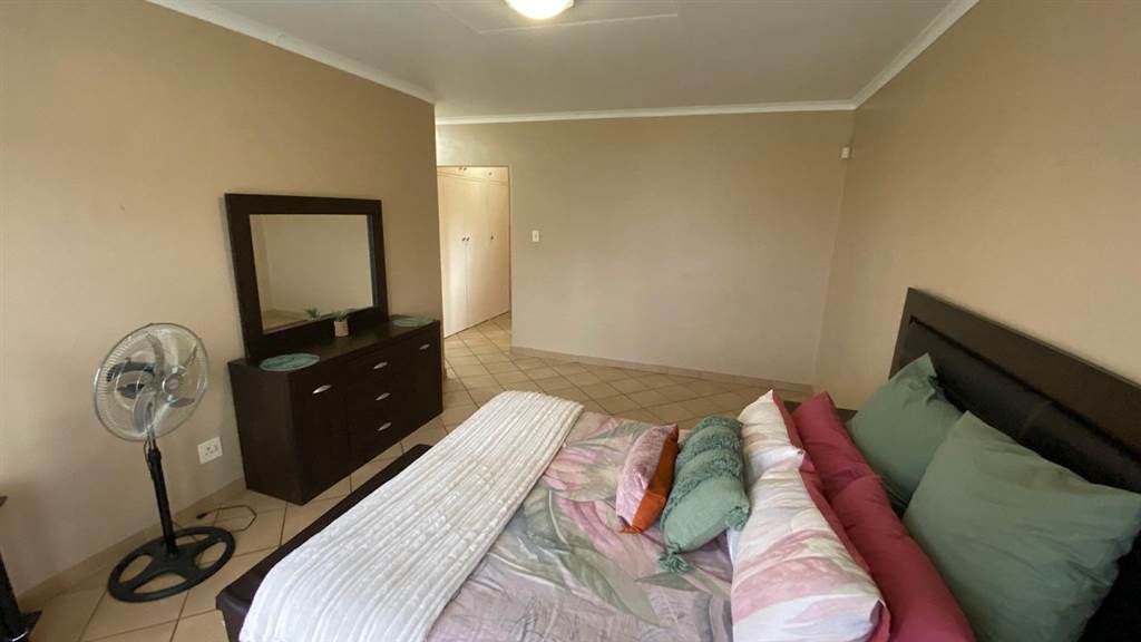 4 Bed House in Carletonville photo number 11