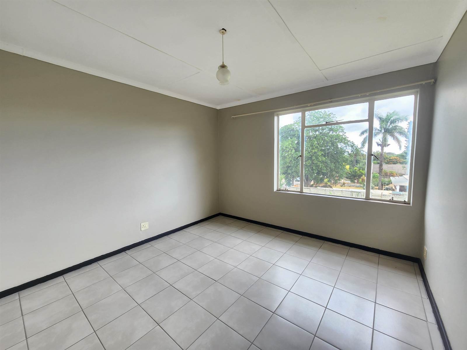 2 Bed Apartment in Louis Trichardt photo number 7