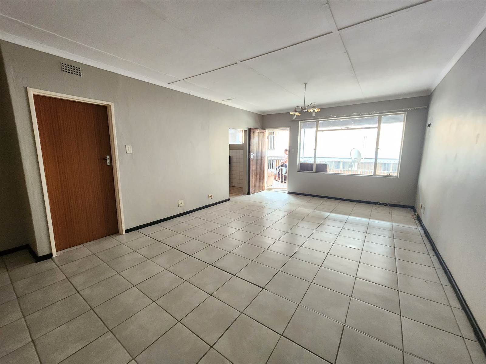 2 Bed Apartment in Louis Trichardt photo number 2