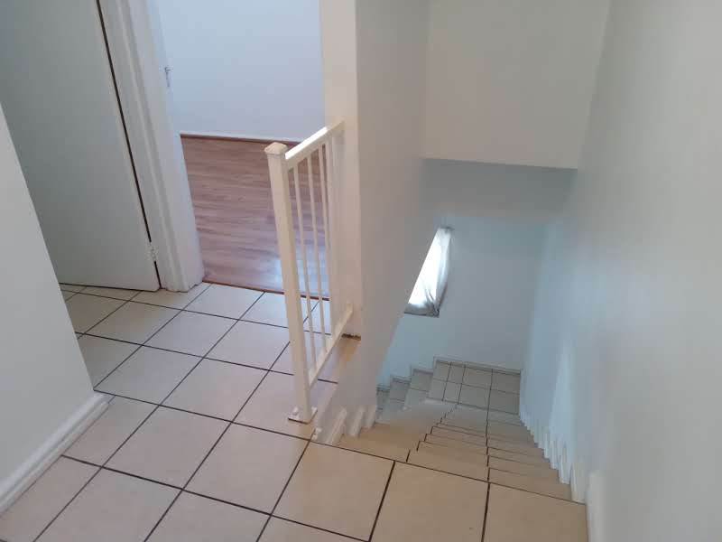 2 Bed Apartment in Wynberg photo number 6