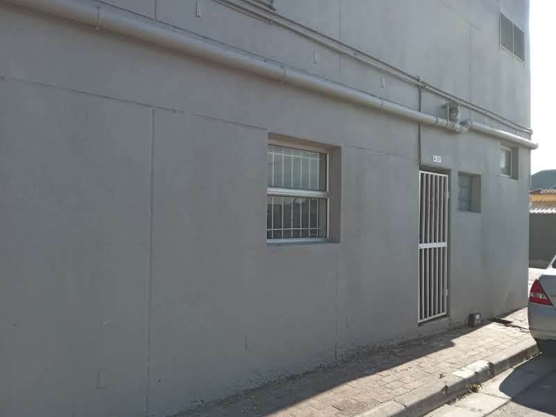 2 Bed Apartment in Wynberg photo number 16