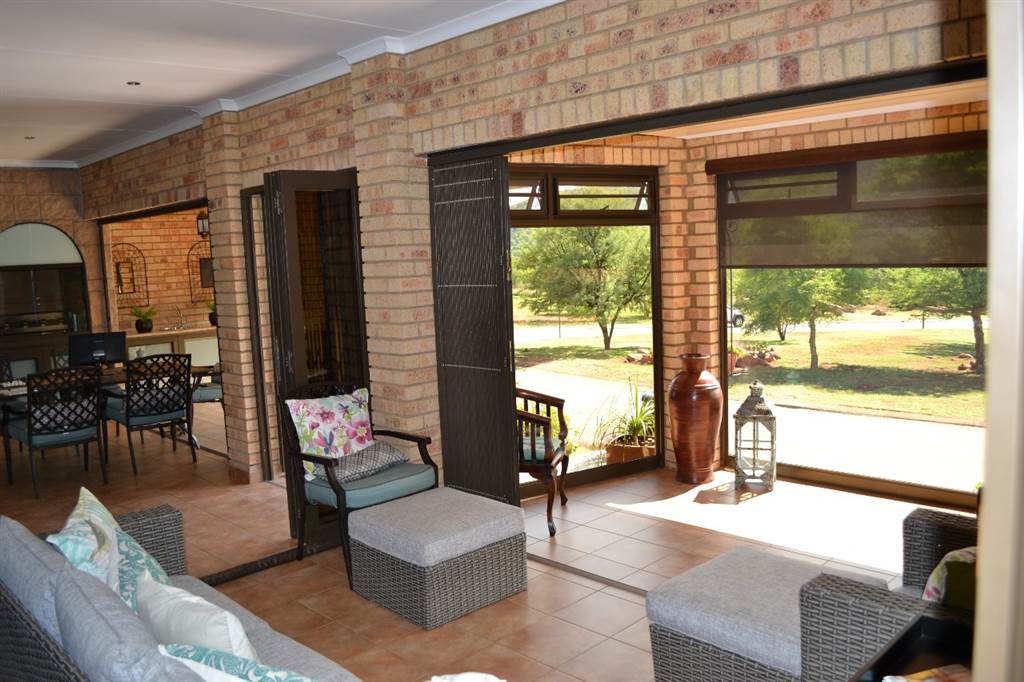 3 Bed House in Buffelspoort photo number 7