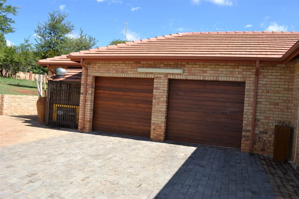 3 Bed House in Buffelspoort photo number 21
