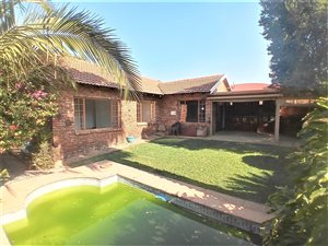 4 Bed Duet in Thatchfield