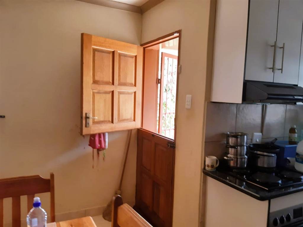 2 Bed House in Lesedi Park photo number 3