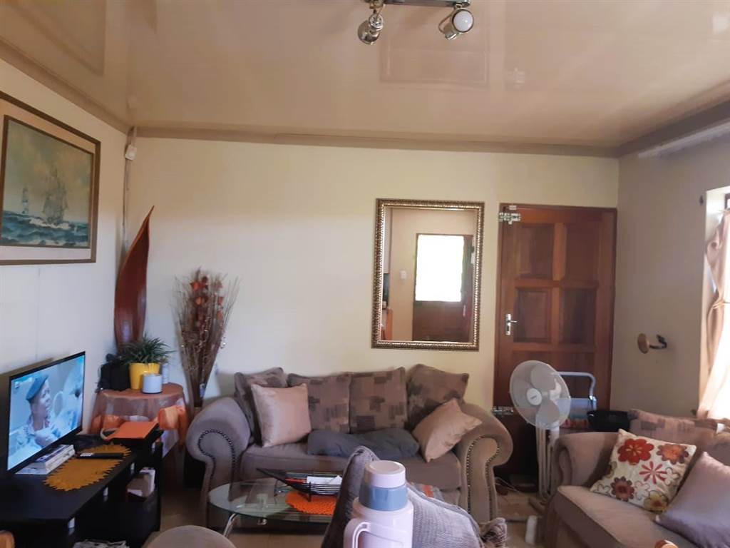 2 Bed House in Lesedi Park photo number 6
