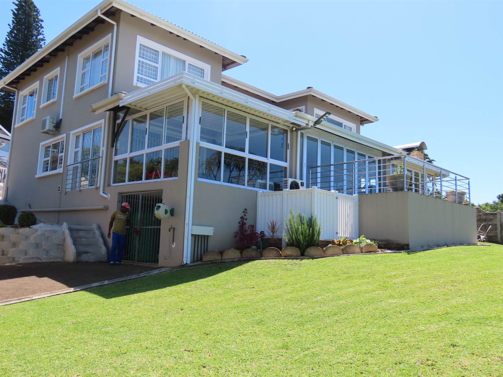 4 Bed House in Leisure Bay photo number 1