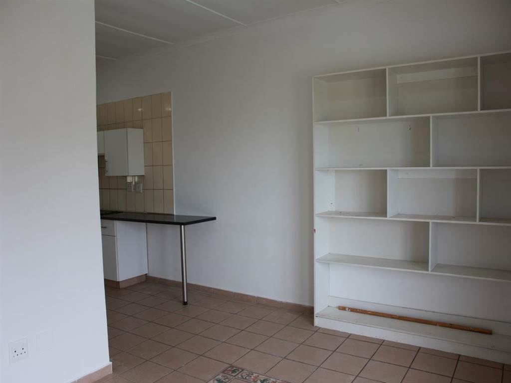 2 Bed Apartment in Winklespruit photo number 14