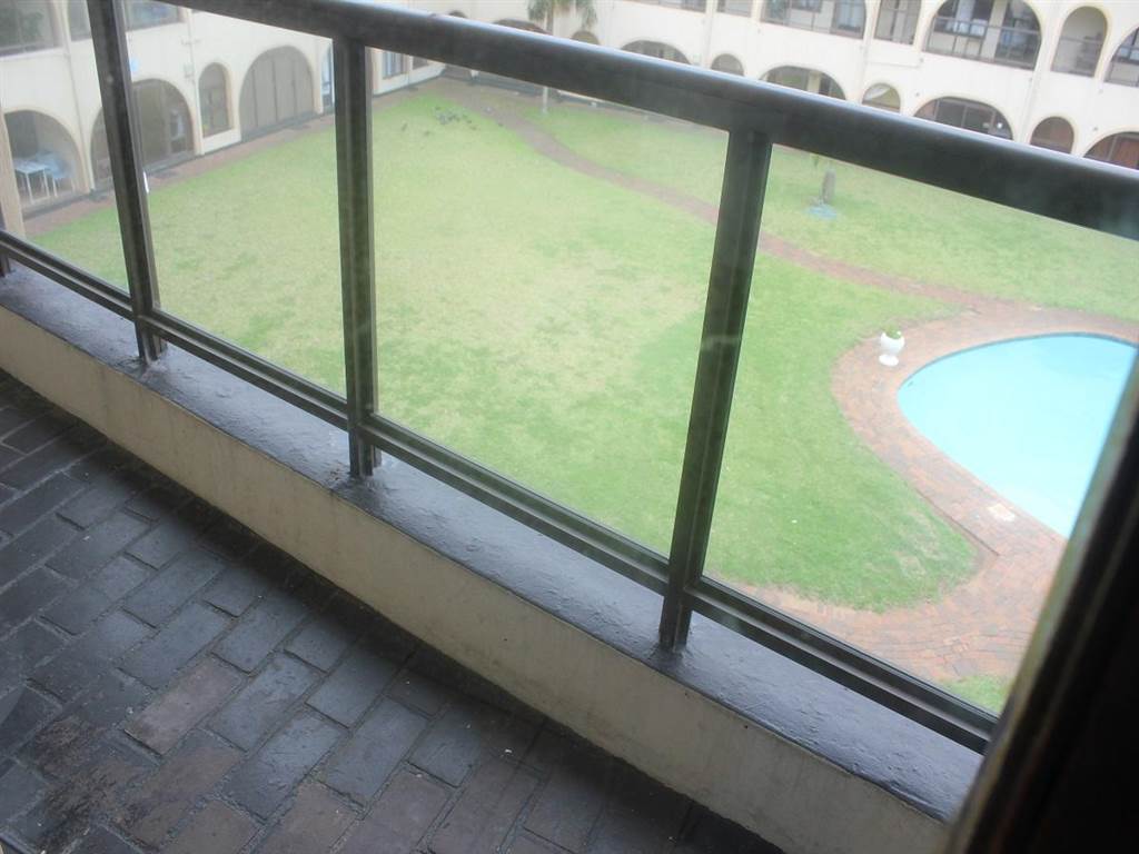 2 Bed Apartment in Winklespruit photo number 11