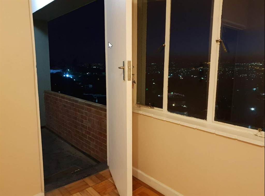 2 Bed Apartment in Westridge photo number 8