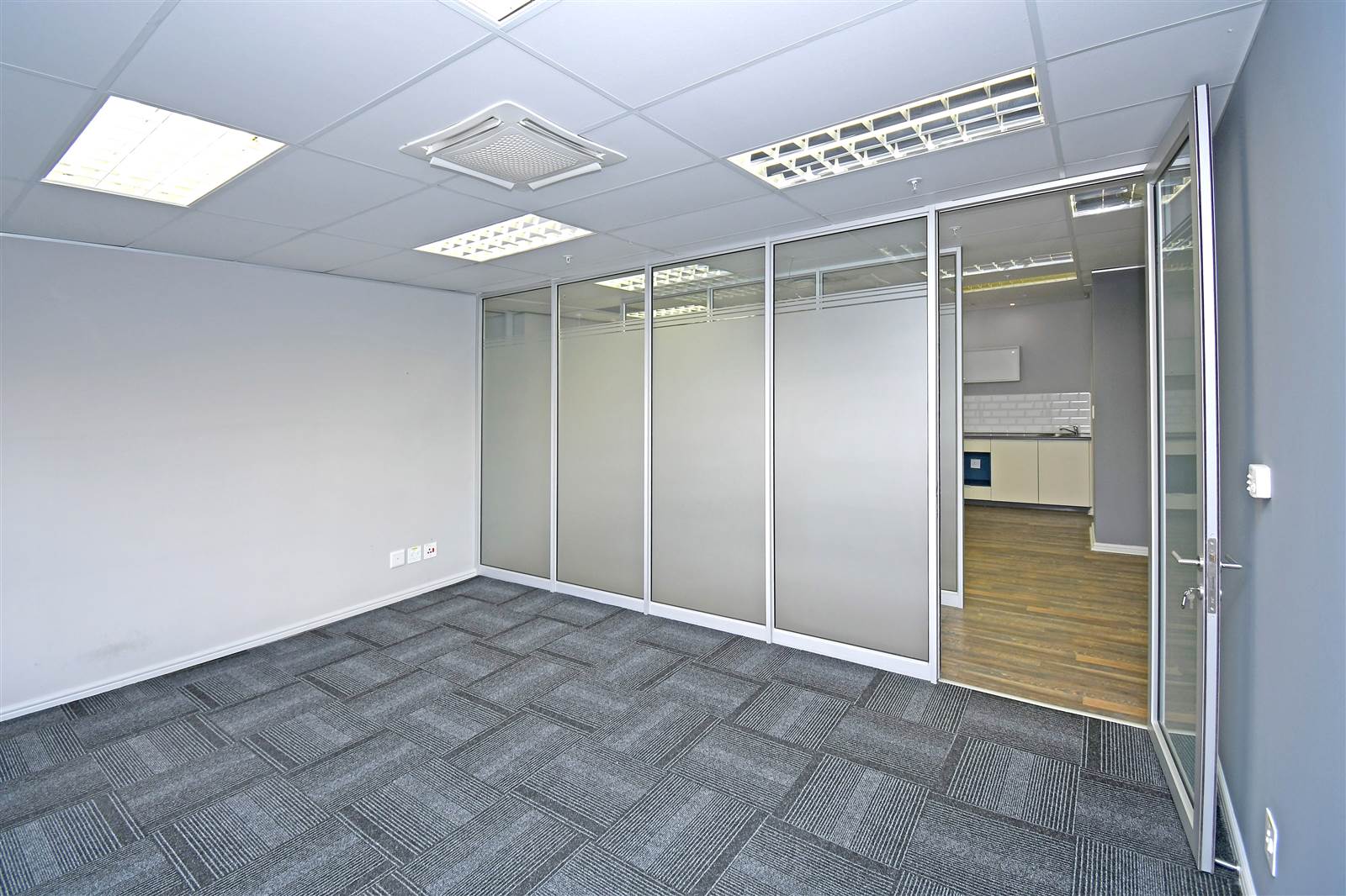 355  m² Commercial space in Sandown photo number 8