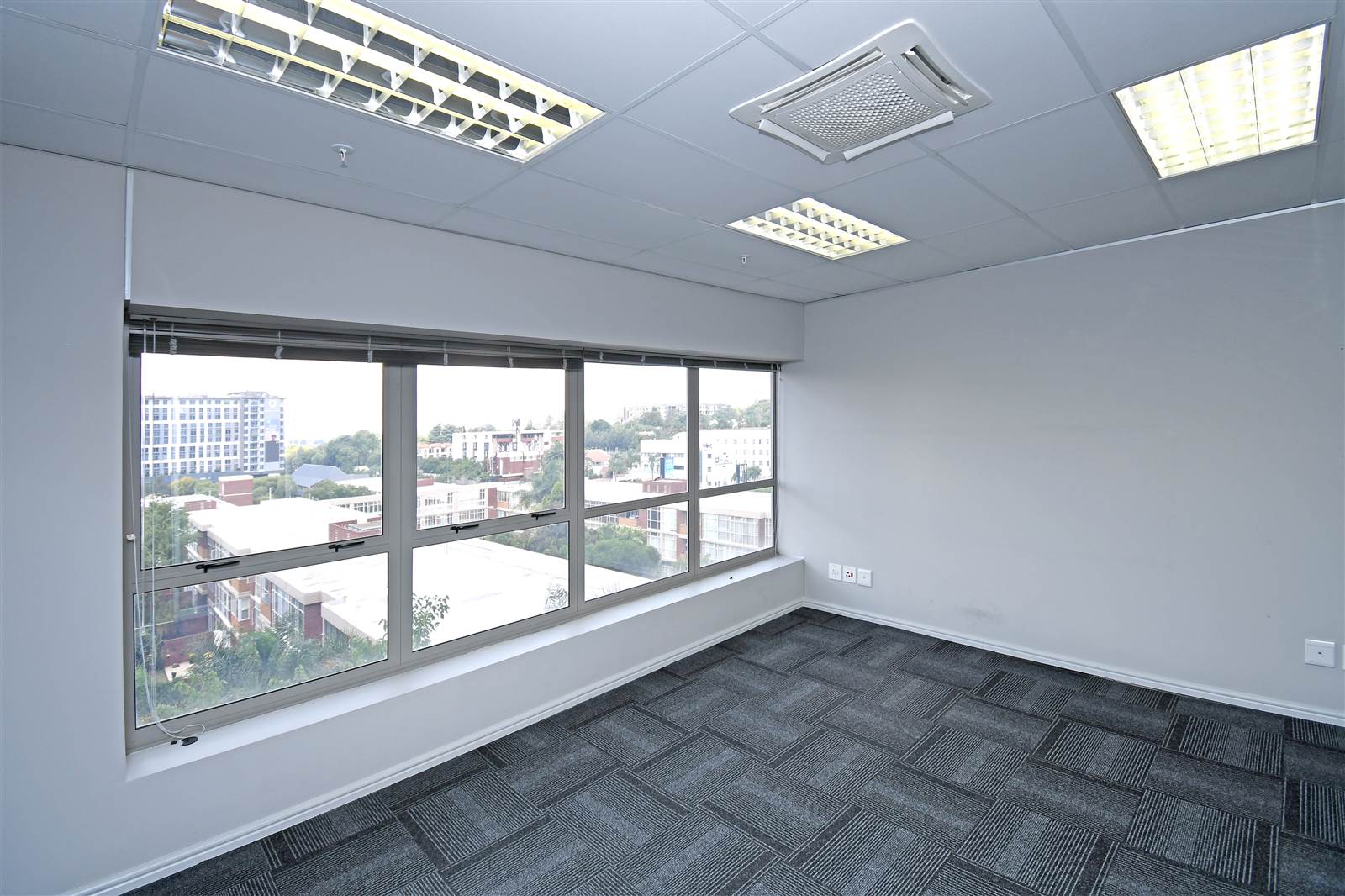 355  m² Commercial space in Sandown photo number 7