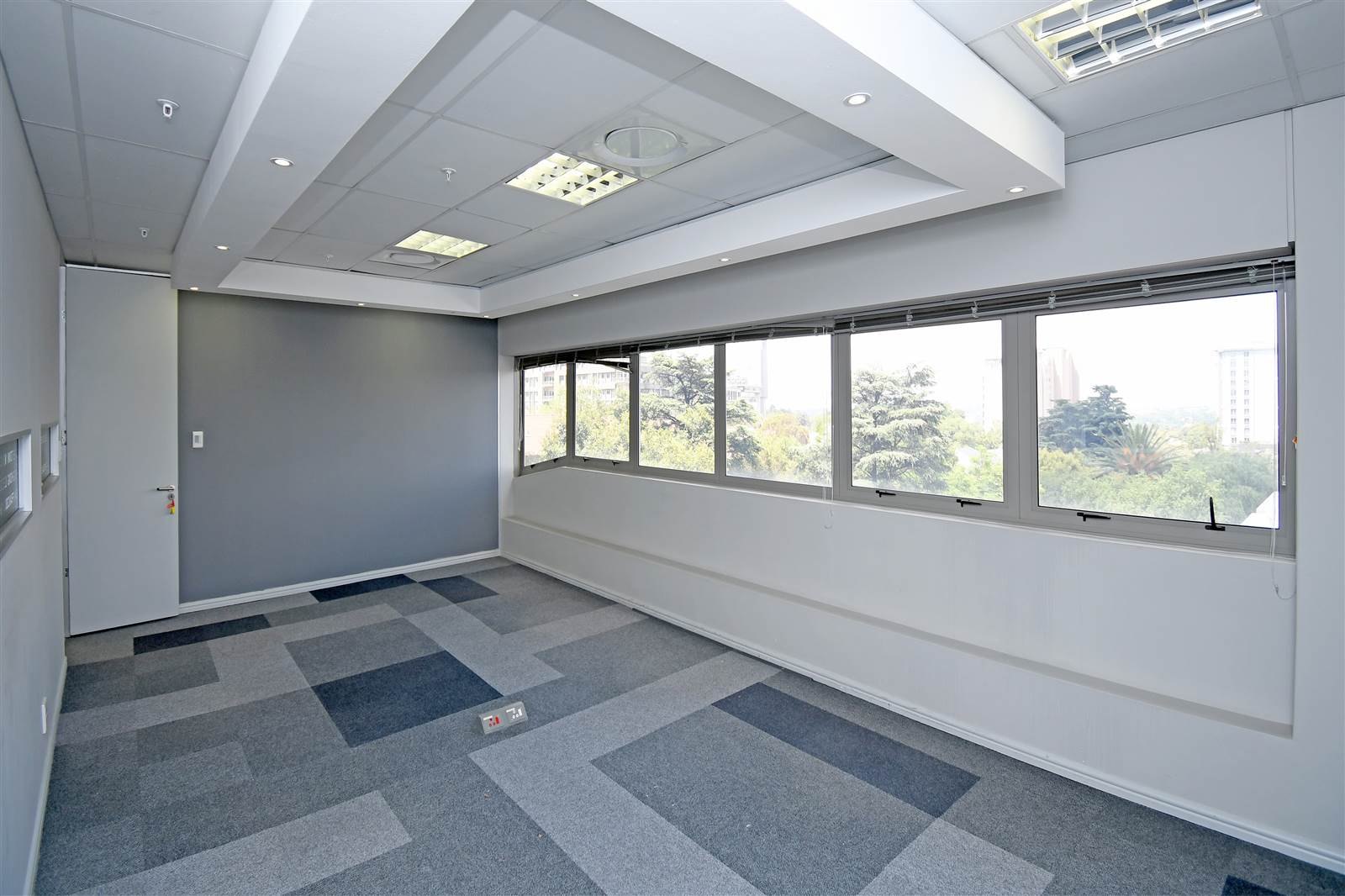 355  m² Commercial space in Sandown photo number 16