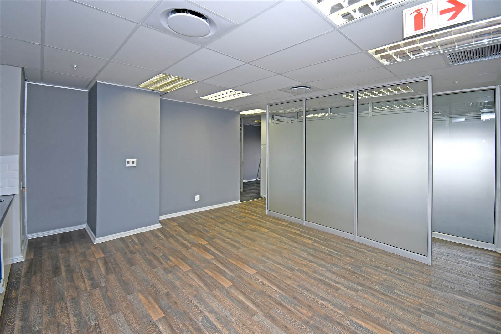 355  m² Commercial space in Sandown photo number 4