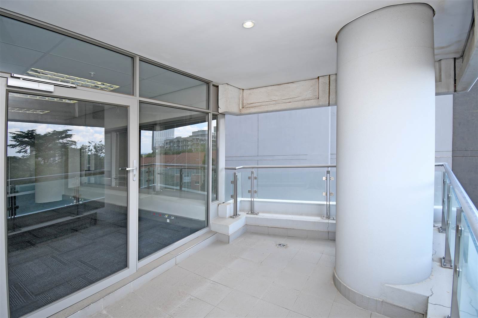 355  m² Commercial space in Sandown photo number 11