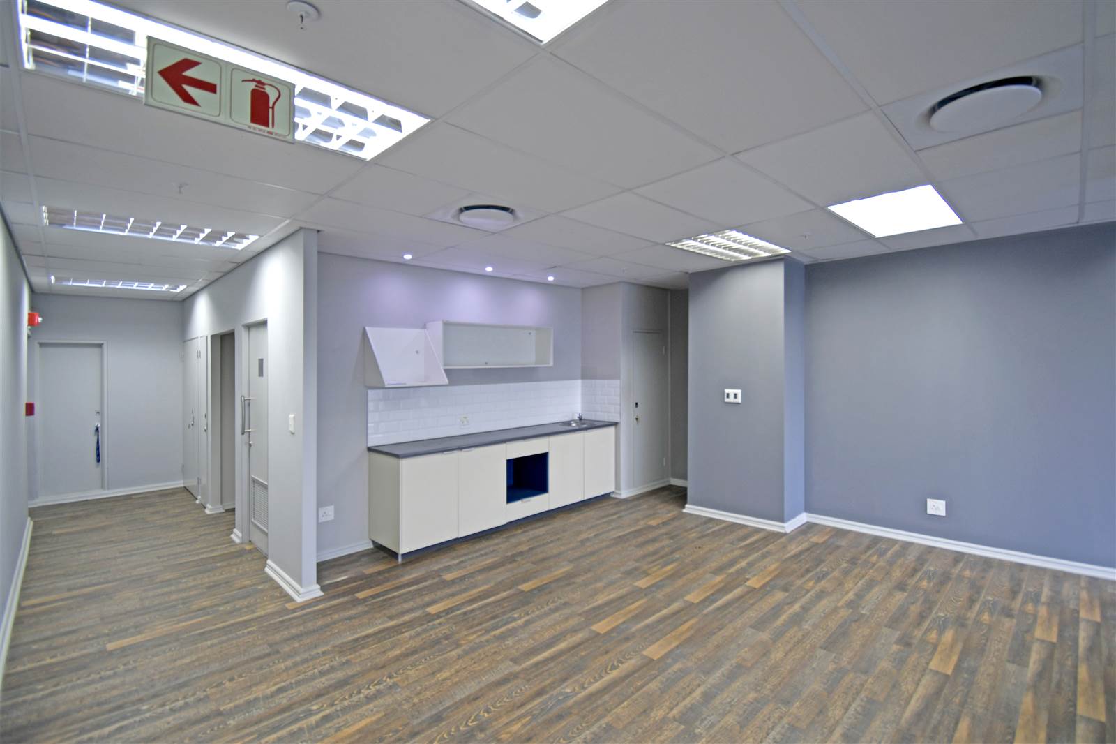 355  m² Commercial space in Sandown photo number 2