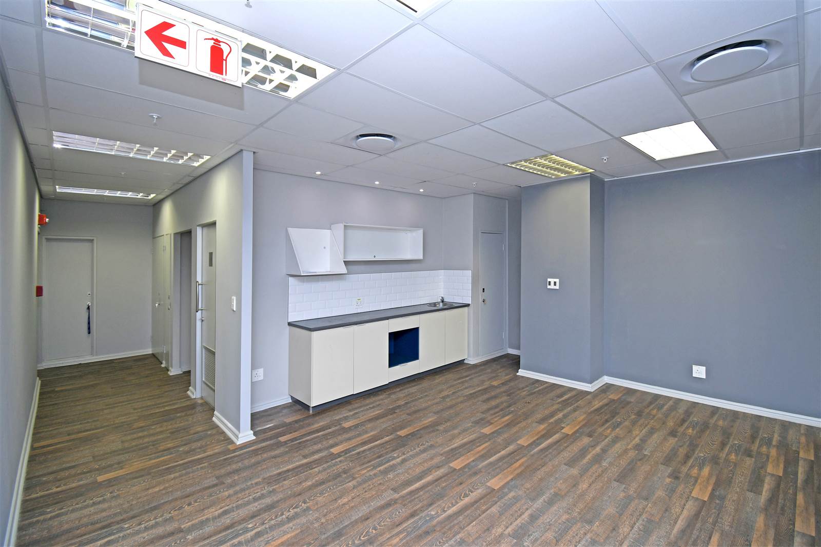 355  m² Commercial space in Sandown photo number 3