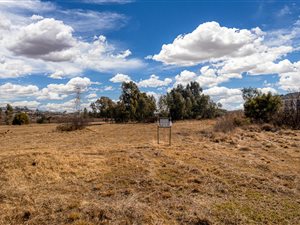 5005 m² Land available in Blue Hills Equestrian Estate