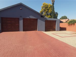 3 Bed House in Falcon Ridge
